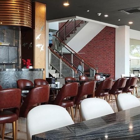 Grand Kolopaking Hotel Kebumen Экстерьер фото