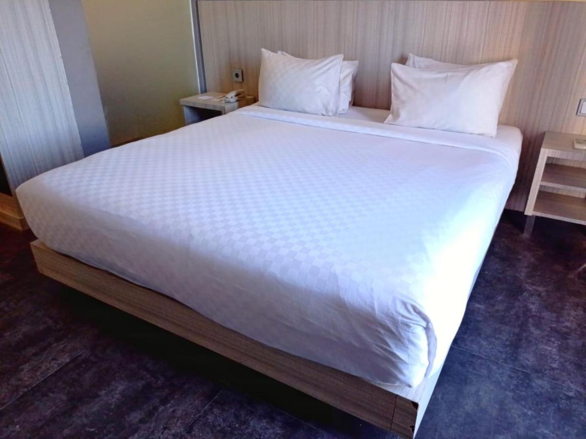 Grand Kolopaking Hotel Kebumen Экстерьер фото