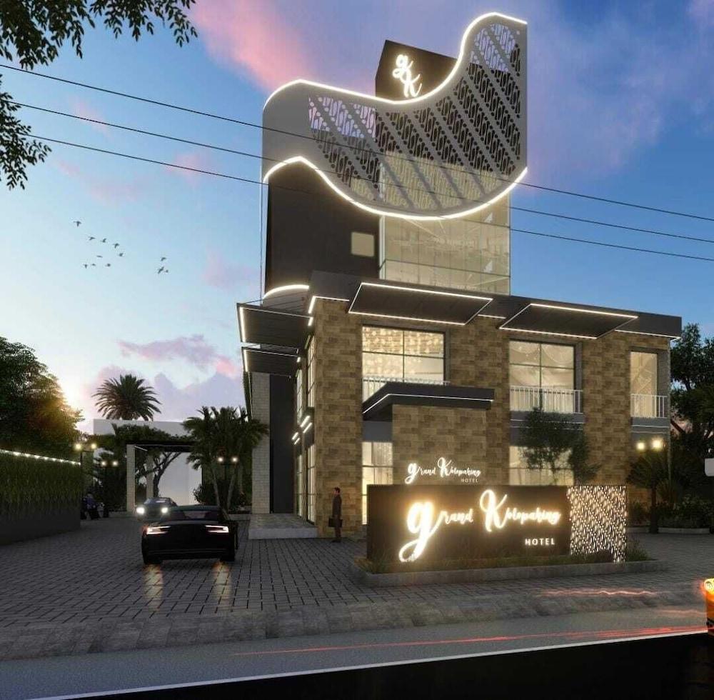 Grand Kolopaking Hotel Kebumen Экстерьер фото