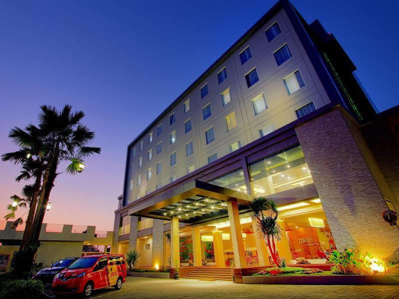 Grand Kolopaking Hotel Kebumen Экстерьер фото